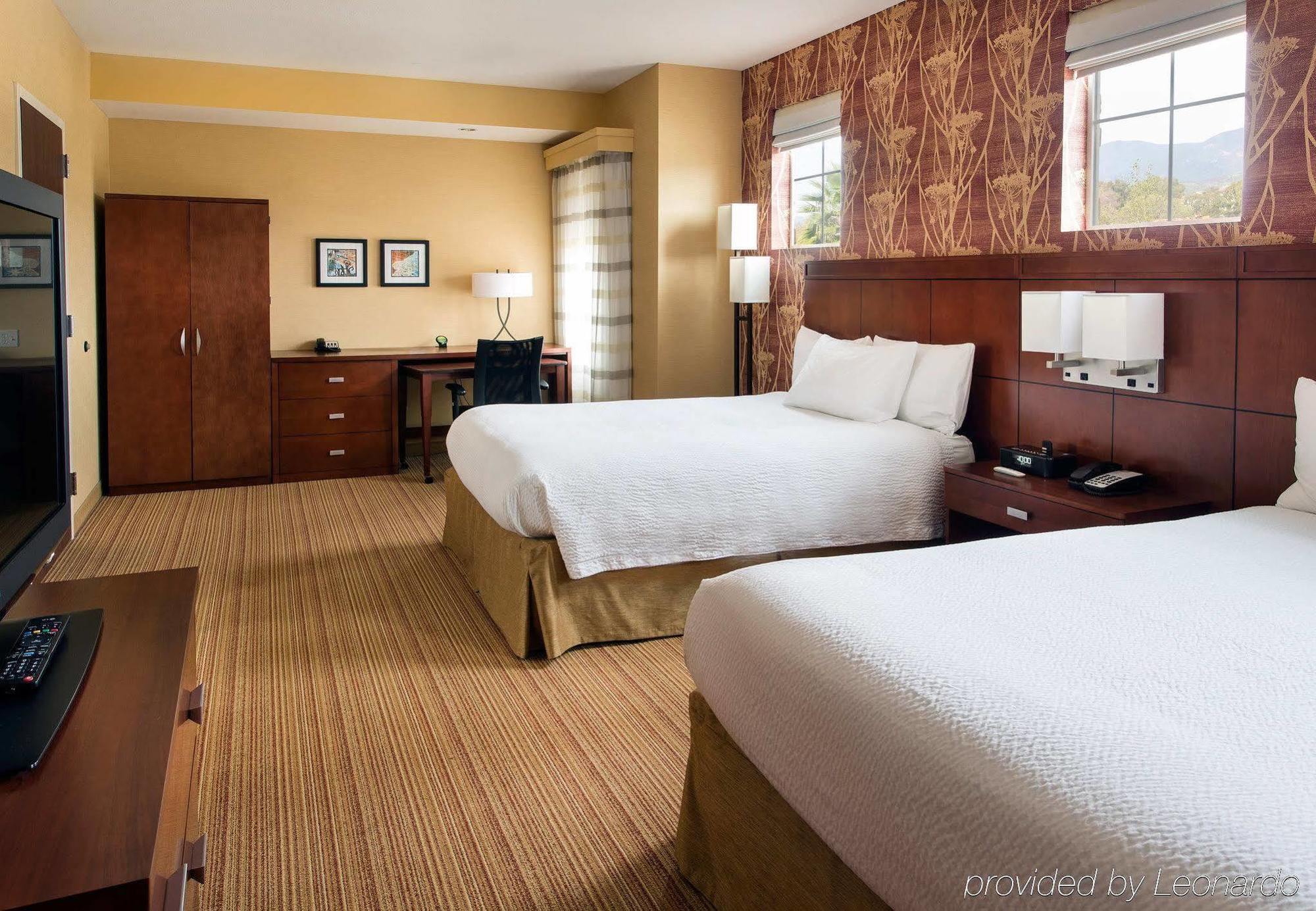 Courtyard By Marriott Santa Barbara Goleta Hotel Ngoại thất bức ảnh